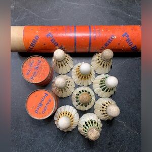 VINTAGE | Set of 9 | Shuttlecocks / Birdies and Carrier